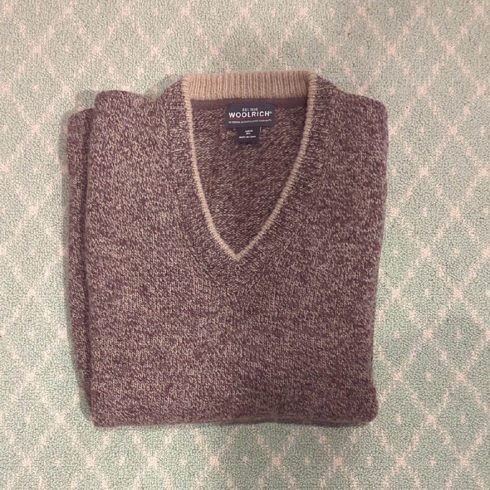 Woolrich Men's V-Neck Sweater Vest in Brown and Cream. 2XL.